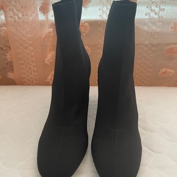 Mia black boots size 11 - Picture 2 of 5